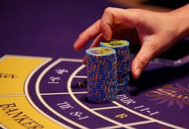 Pengalaman seru sepak bola dan hiburan casino di in22 dengan ilustrasi pemain